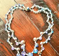 Pièce Collier double en verre aux reflets bleus