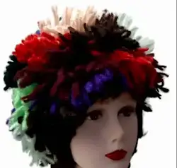 Pièce Chapeau laine vintage pompons colorés