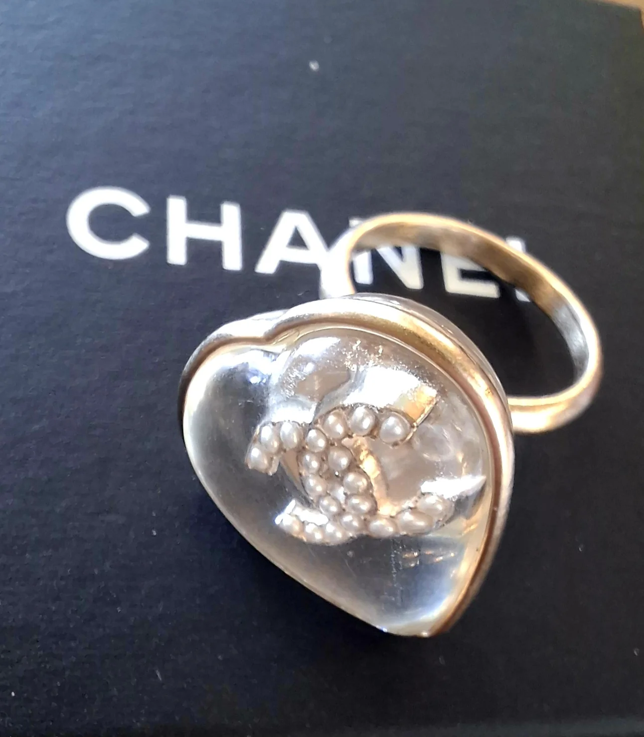 CHANEL Bague cœur CC