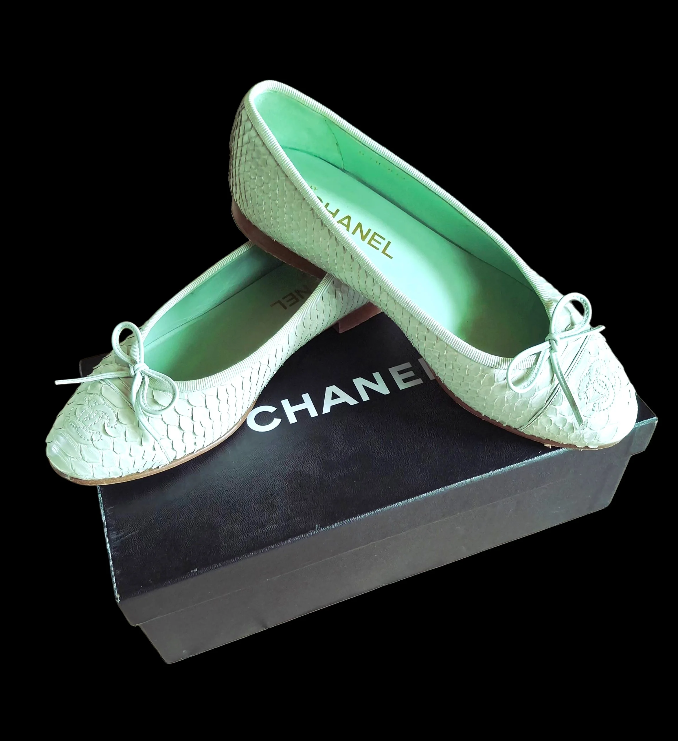 CHANEL Ballerines python vert pistache